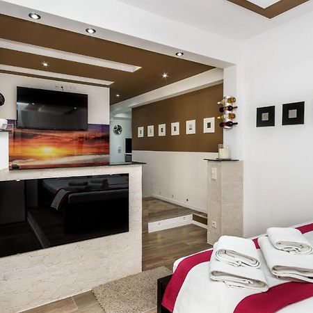 C.8 Indigo&Leon #Suite_In_City_Center سالونيك المظهر الخارجي الصورة